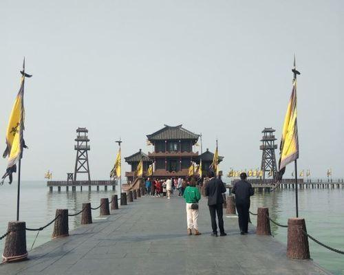 《龙将三英战吕布攻略》（雄图霸业，千古谱写——三位英雄面对吕布的千钧一发之际）